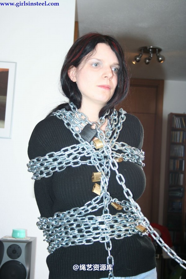 girlsinsteel - Heavy chains and handcuffs 第 13 张图片