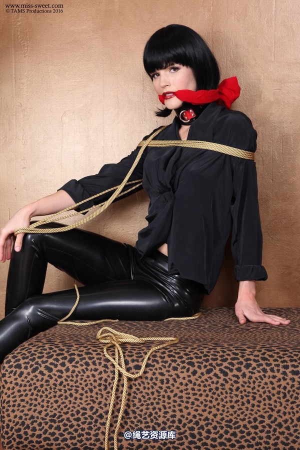 miss-sweet - ILSA IN BLACK 第 182 张图片