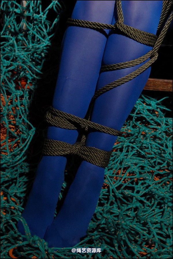 simplytied - Netted in blue tights 第 26 张图片