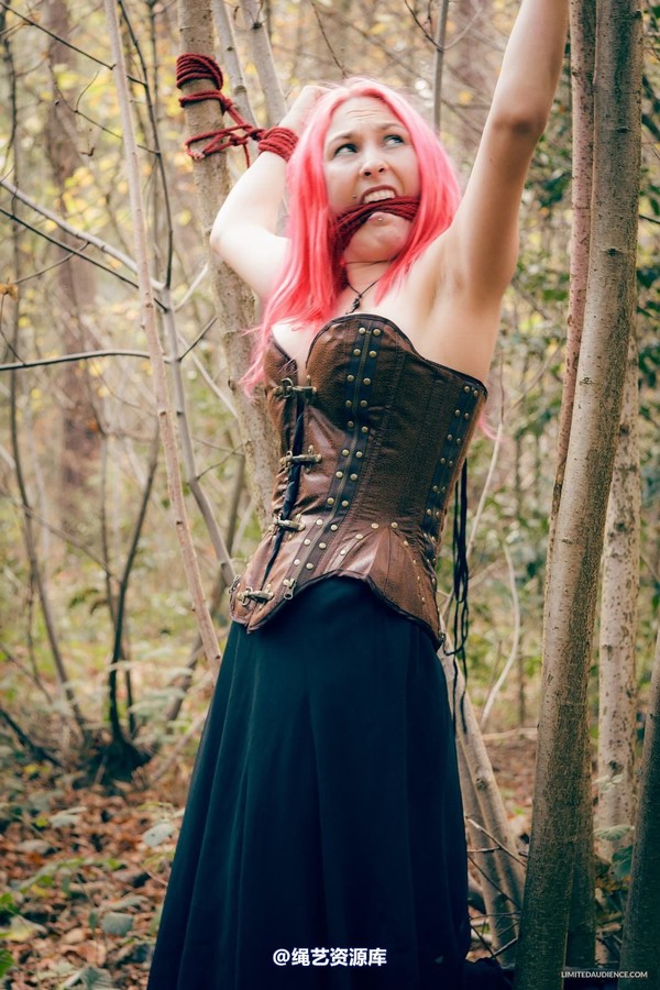 limitedaudience - 2014 elyssia hanging out in the woods 第 19 张图片