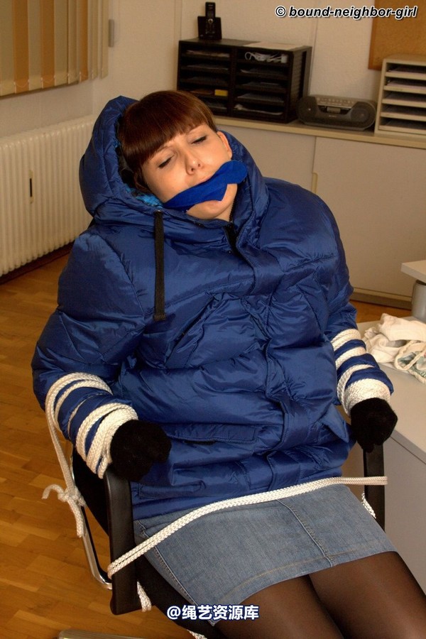 bound-neighbor-girl - Susan - Tied up in winter clothes 1 第 26 张图片