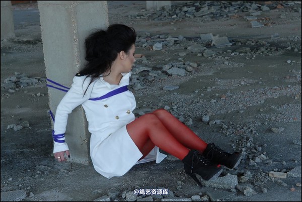 simplytied - More red tights in the Sun 第 7 张图片