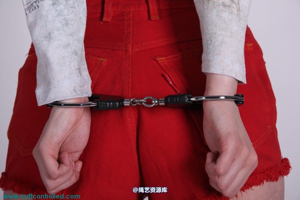 girlsinsteel - Handcuffed girl in high heels 第 36 张图片