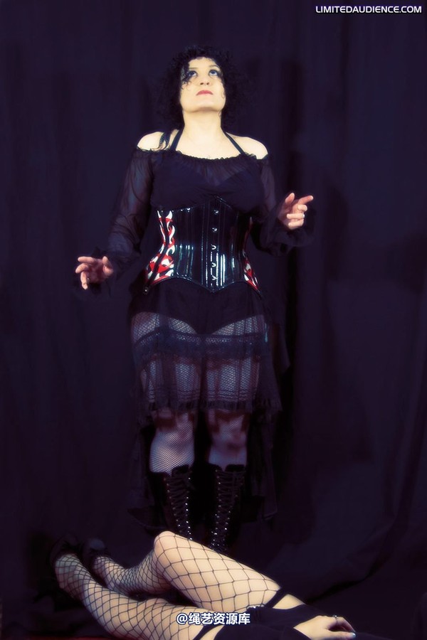 limitedaudience - 2009 elyssia livia the houdini hussy 第 27 张图片