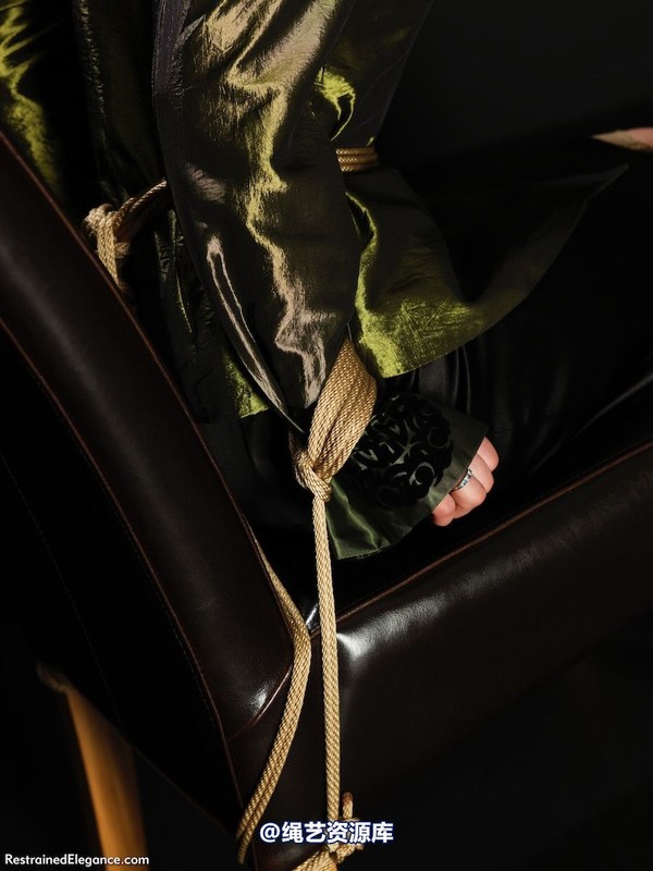 restrainedelegance - Secretarial Candidate 第 9 张图片
