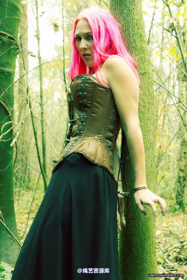 limitedaudience - 2012 elyssia cuffed in the woods 第 2 张图片