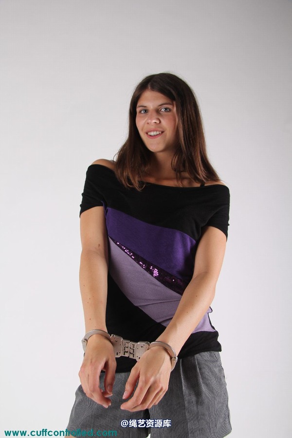 girlsinsteel - Funny handcuffs 第 39 张图片