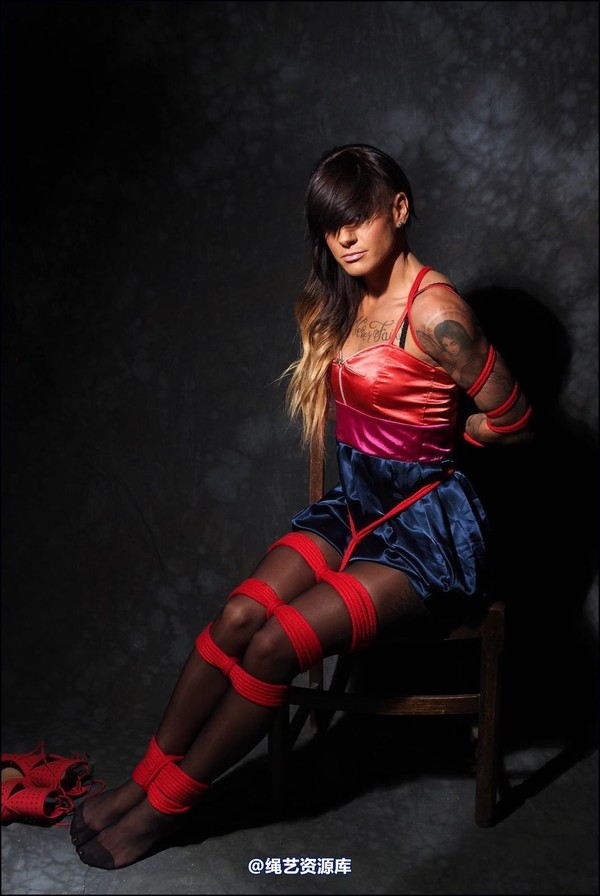 simplytied - Carla tied in red rope 第 18 张图片