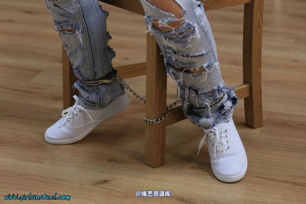 girlsinsteel - Tightly cuffed to the chair with watch 第 41 张图片