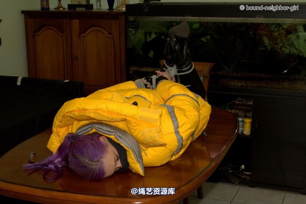 bound-neighbor-girl - Zora in winter jacket tied 2 第 21 张图片