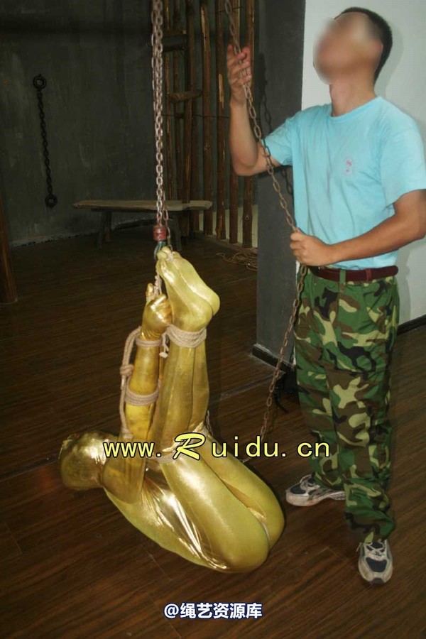 锐度主张 - 20070928第35期 影片胶衣紧缚悬吊图片 第 120 张图片