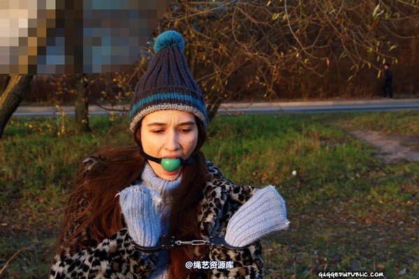 gaggedinpublic - gip402 第 36 张图片