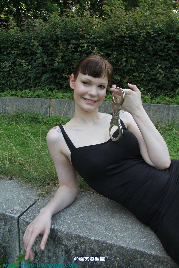 girlsinsteel - Hinged handcuffs 第 28 张图片