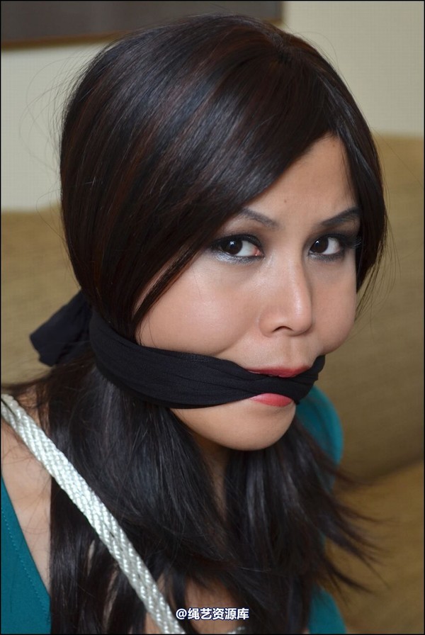 simplytied - Mitzi in hotel room 第 22 张图片