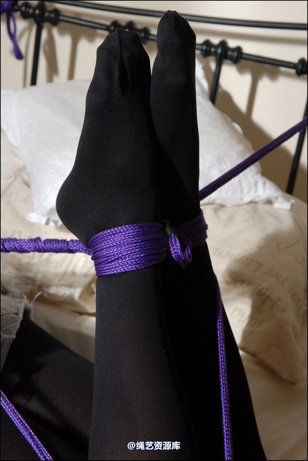 simplytied - Purple bed hogtie 第 24 张图片