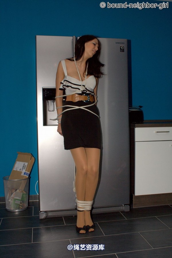 bound-neighbor-girl - Eden - tied up in her home 2 第 15 张图片