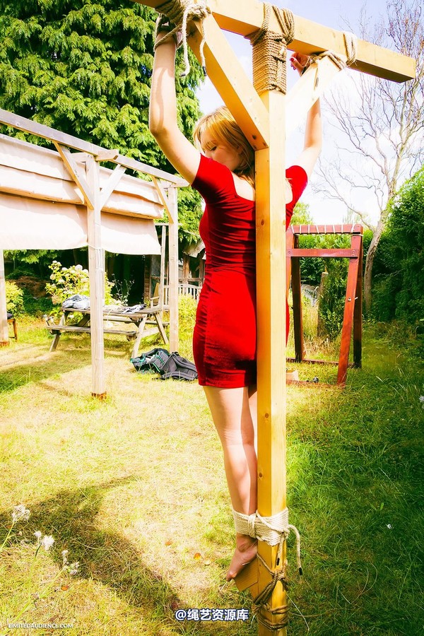 limitedaudience - 2014 bryony fuller alone on the cross 第 13 张图片