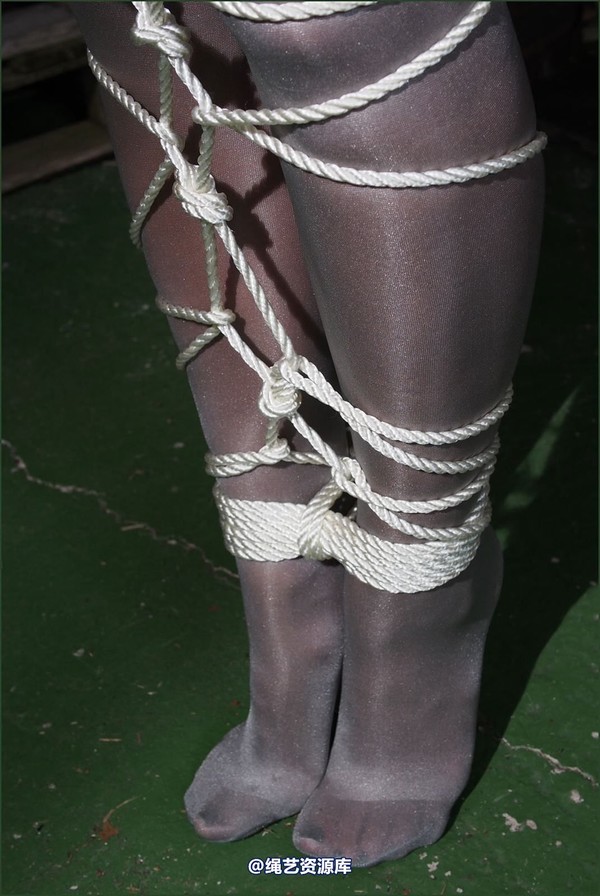 simplytied - Trisha in rope harness 第 30 张图片