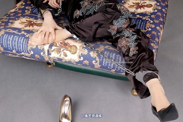 丽柜美束 - 2006-02-18 第 24 张图片