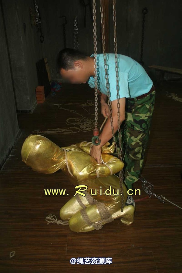 锐度主张 - 20070928第35期 影片胶衣紧缚悬吊图片 第 148 张图片