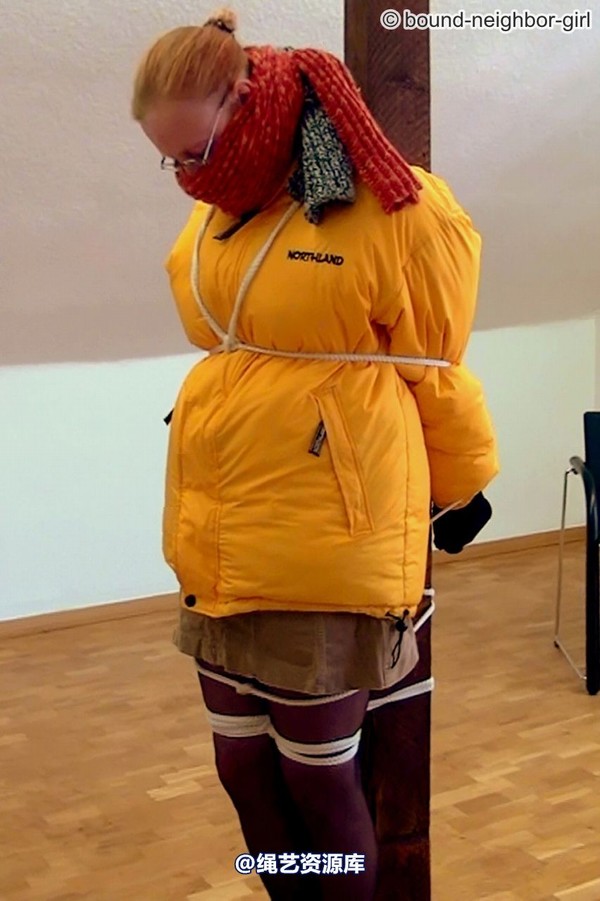 bound-neighbor-girl - Janine and Nana - Winterly Bondage 第 18 张图片