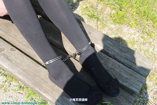 girlsinsteel - Public hogcuffed 第 52 张图片