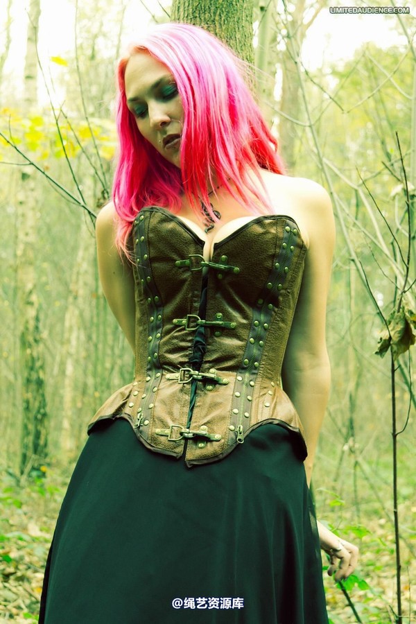 limitedaudience - 2012 elyssia cuffed in the woods 第 15 张图片