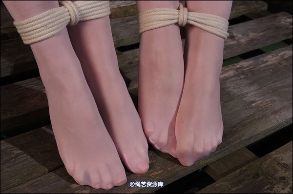 simplytied - Two friends in pink tights 第 49 张图片