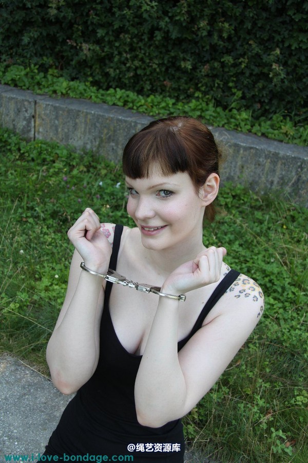 girlsinsteel - Hinged handcuffs 第 38 张图片