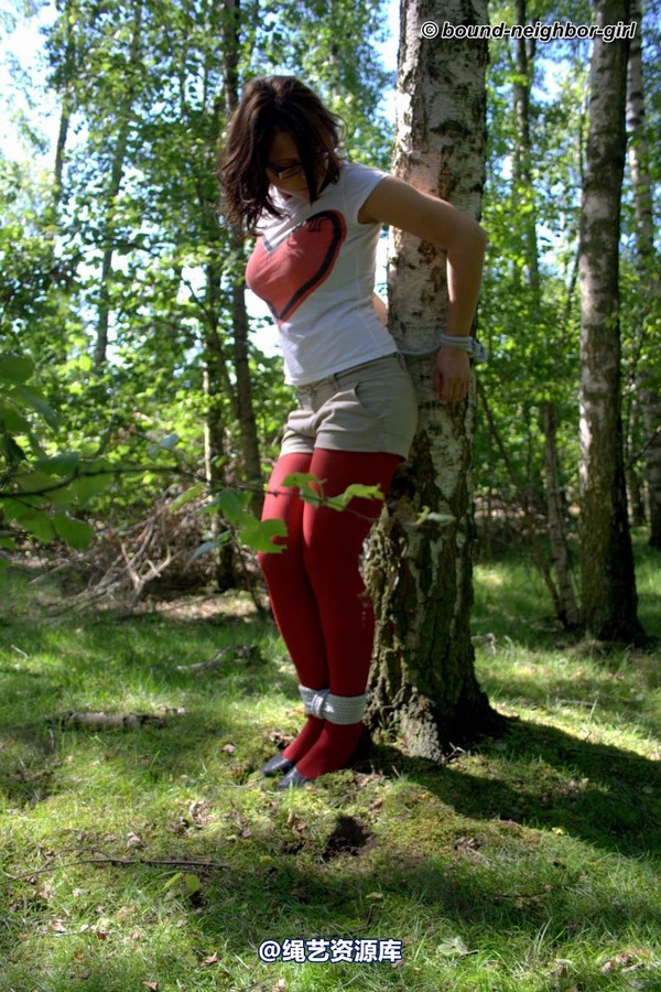 bound-neighbor-girl - Guest Helena - Tied up in the forest Part 1 第 18 张图片