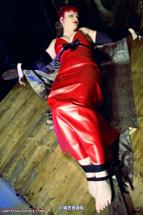 limitedaudience - 2010 raevan bound to a cross 3 第 16 张图片