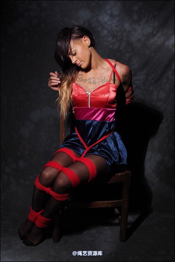 simplytied - Carla tied in red rope 第 22 张图片