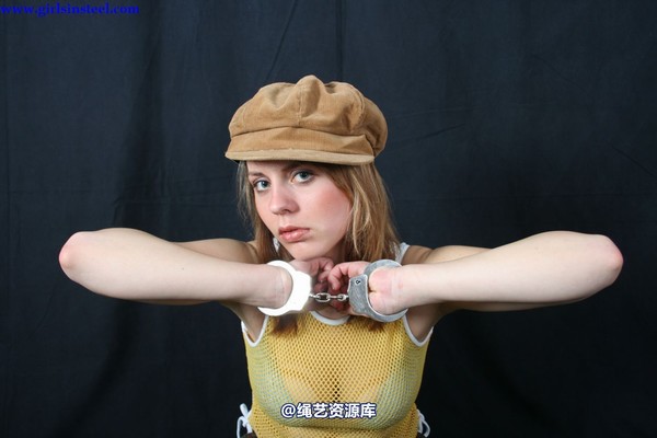 girlsinsteel - Miri in cuffs 第 28 张图片