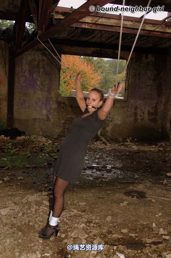 bound-neighbor-girl - Peggy - surprise in the ruins part 2 第 51 张图片