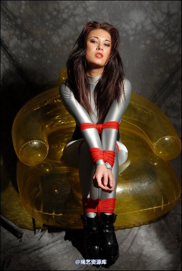 simplytied - Silver on yellow 第 10 张图片
