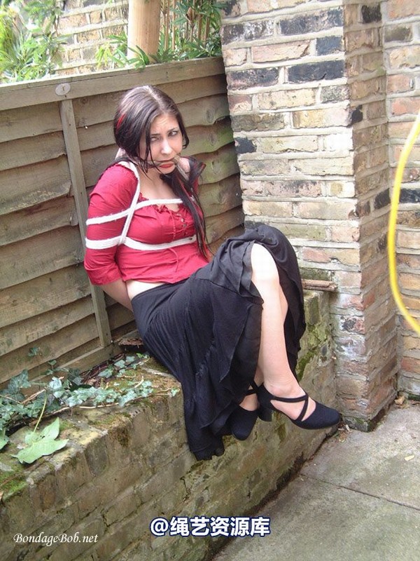 bondagebob - Lydia Tied Outdoors 第 43 张图片