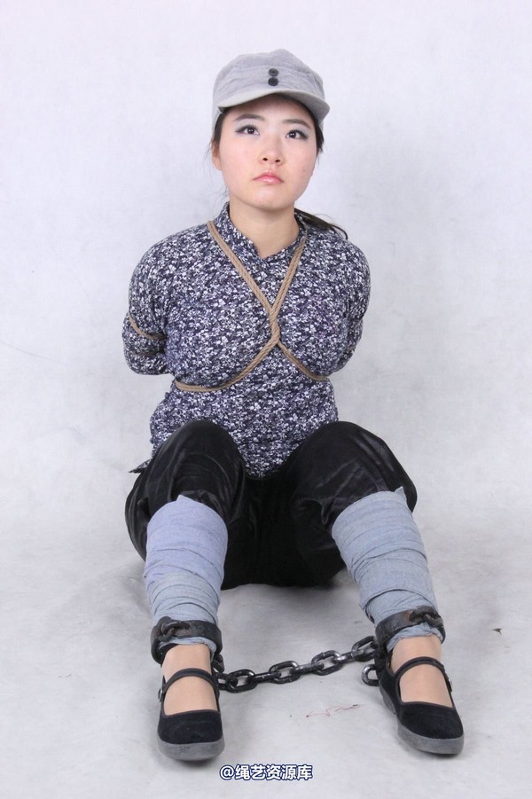 胜景山庄 - 228-女游击队被绑 第 26 张图片