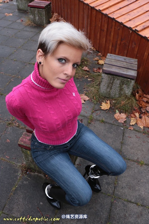 girlsinsteel - Having fun at the public place 第 115 张图片