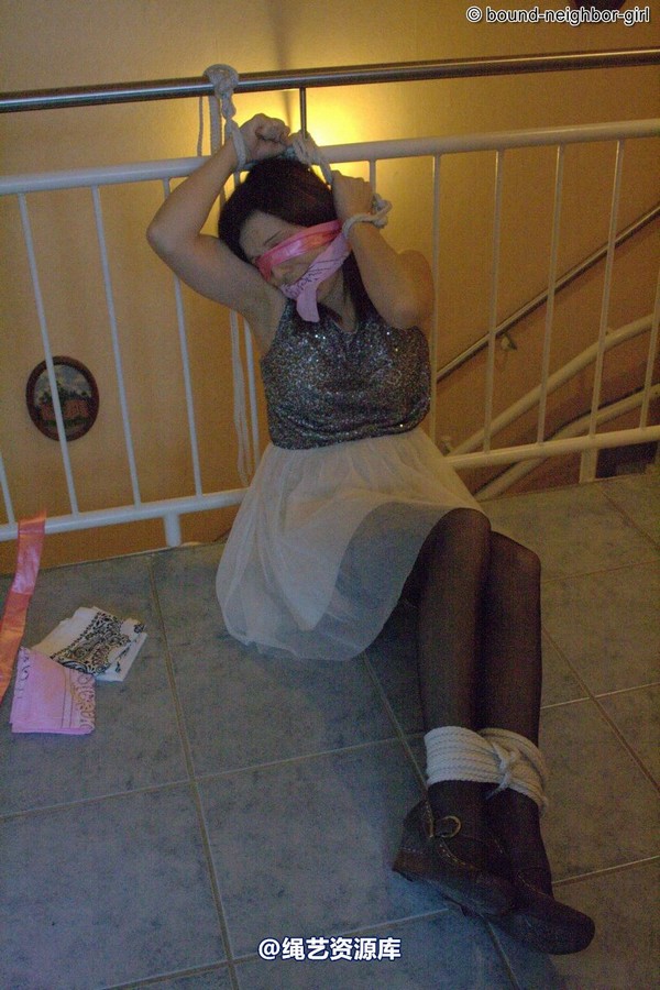 bound-neighbor-girl - Susan tied at home 第 17 张图片