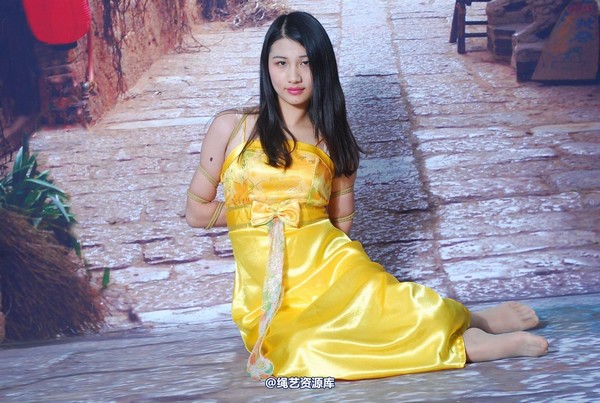 唯美之家 - 新模萧萧黄礼服 第 63 张图片