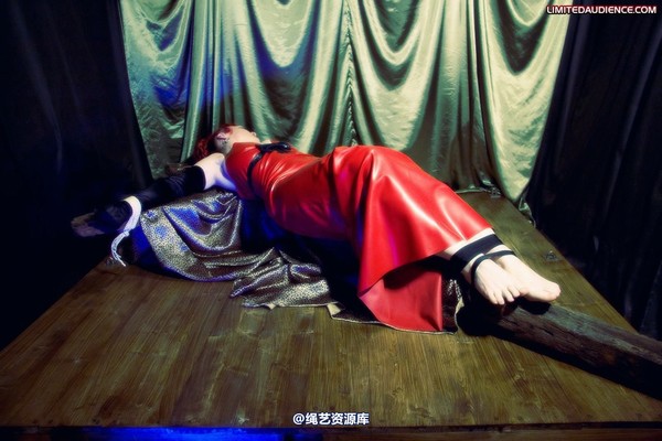 limitedaudience - 2009 raevan bound to a cross 第 13 张图片
