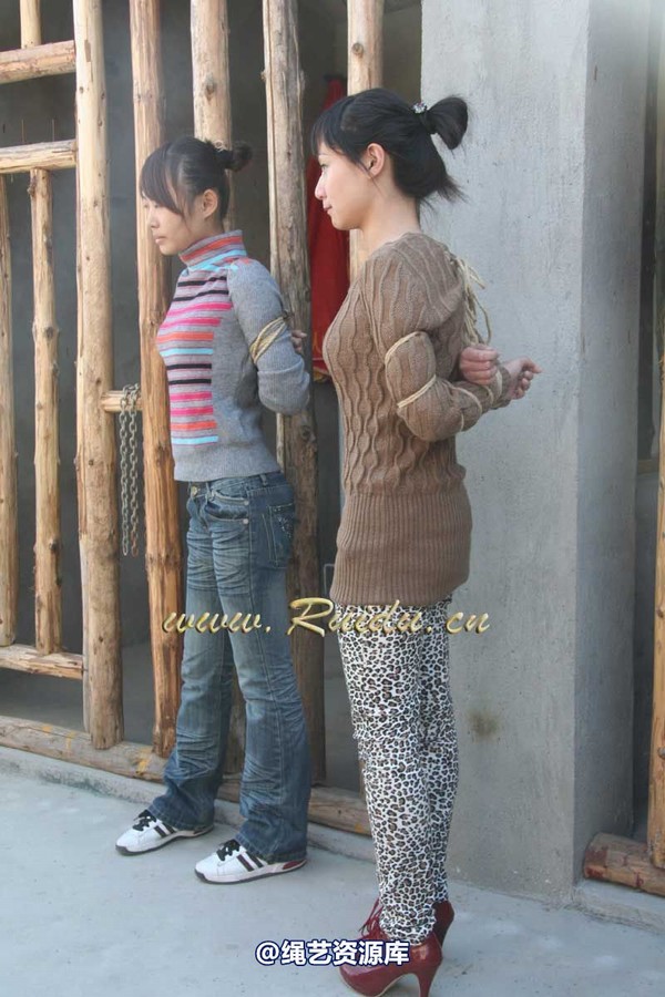 锐度主张 - 2009年第01期捆绑图（2009.1.3）模特：海豚，嫣儿，乐乐，春子 第 50 张图片