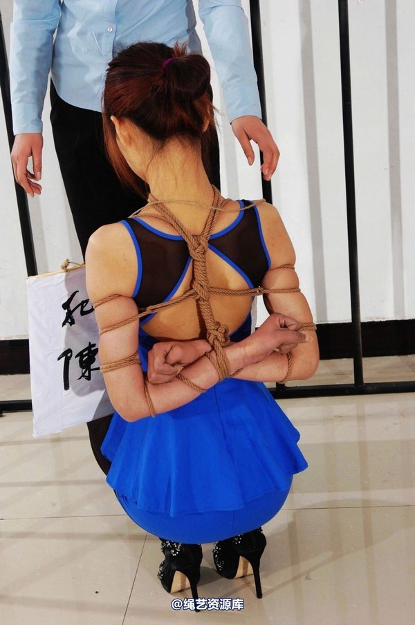 mj影视 - 倾心 前凸后翘的性感黑丝女犯-2013-03-26 第 106 张图片