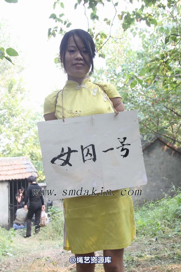 锐度主张 - 第六届锦绣江南-黄旗袍五花挂牌模特：玲玲 第 5 张图片