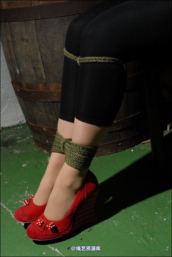 simplytied - NB in leggings 第 20 张图片