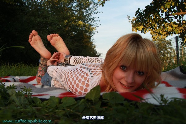 girlsinsteel - Hogtied in the sun 第 38 张图片