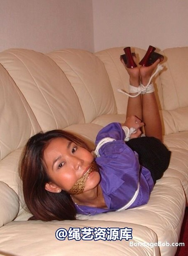 bondagebob - Luxi On my sofa 第 31 张图片