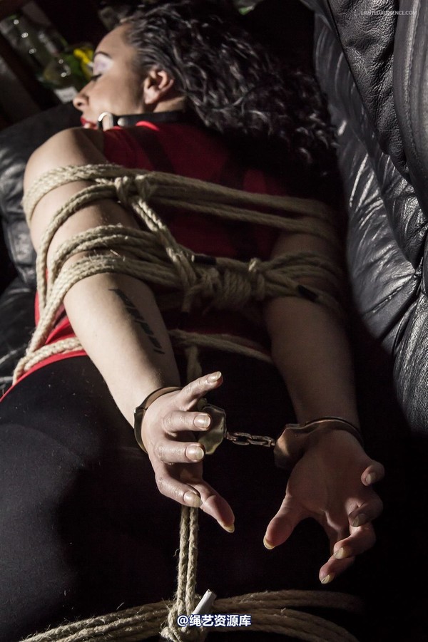 limitedaudience - 2015 anastasia bound on the couch 第 18 张图片