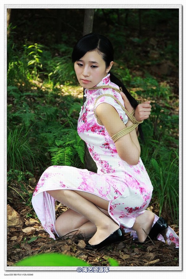 神艺缘 - 293-树林里的旗袍少女 第 16 张图片