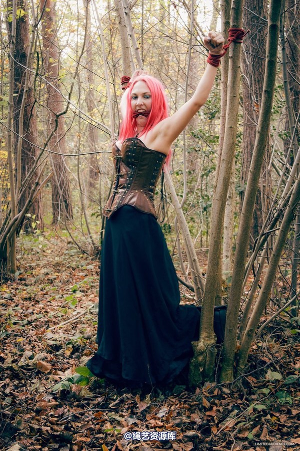 limitedaudience - 2014 elyssia hanging out in the woods 第 21 张图片